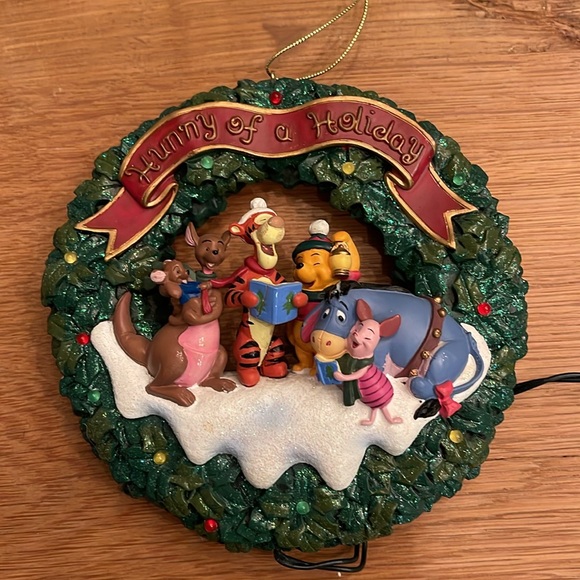 Hunny of a Holiday Decoration - Picture 6 of 6